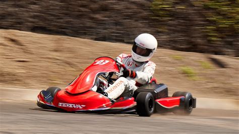 Kart Racing: A Fast-Paced Fiesta of Power Slides and Banana Peels!